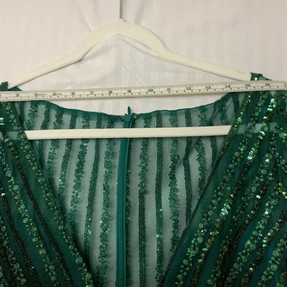 MAC DUGGAL Long Sleeve Sequin Emerald Green Gown - Picture 10 of 12